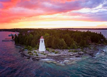 Tobermory Lighthouse at sunset